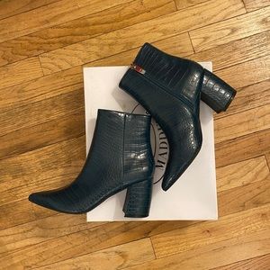 Steve Madden Nadalie Pointed Toe Boot Turquise Crocodile Size 6.5 New w/ Box